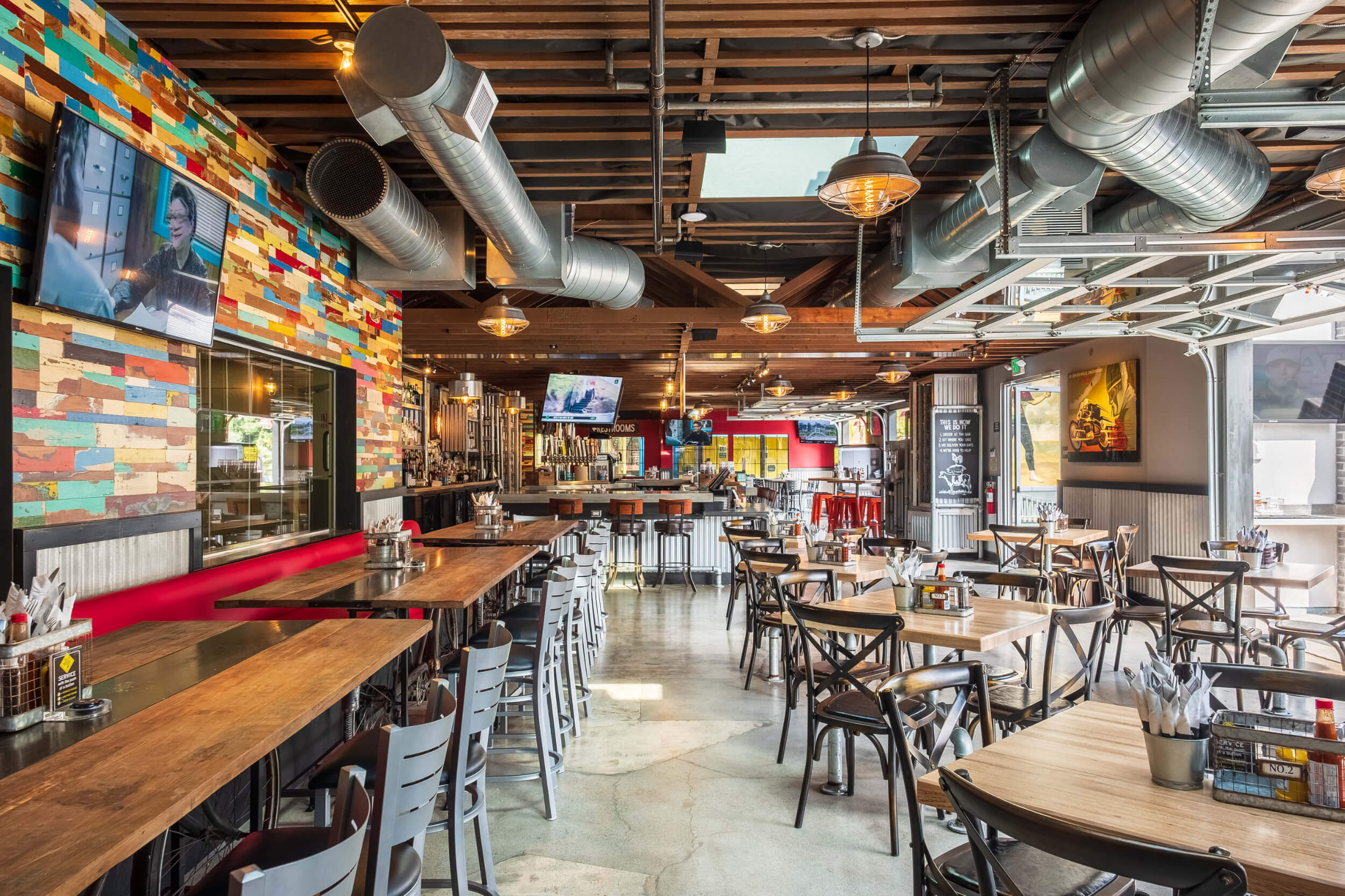 Dels Interior MainDiningRoom min 1